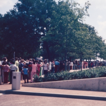 a line of people outside the Kimbell